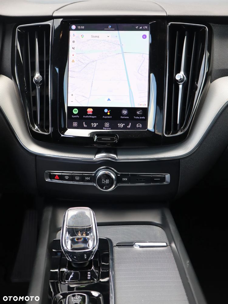 Volvo XC 60 T6 Plug-In Hybrid AWD Plus Dark - 13