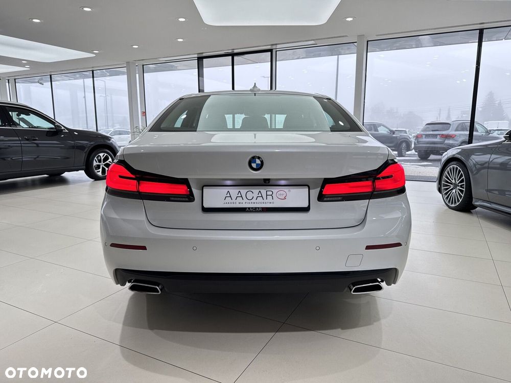 BMW Seria 5 520i - 4