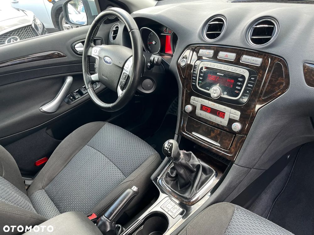 Ford Mondeo 2.0 Ghia - 31