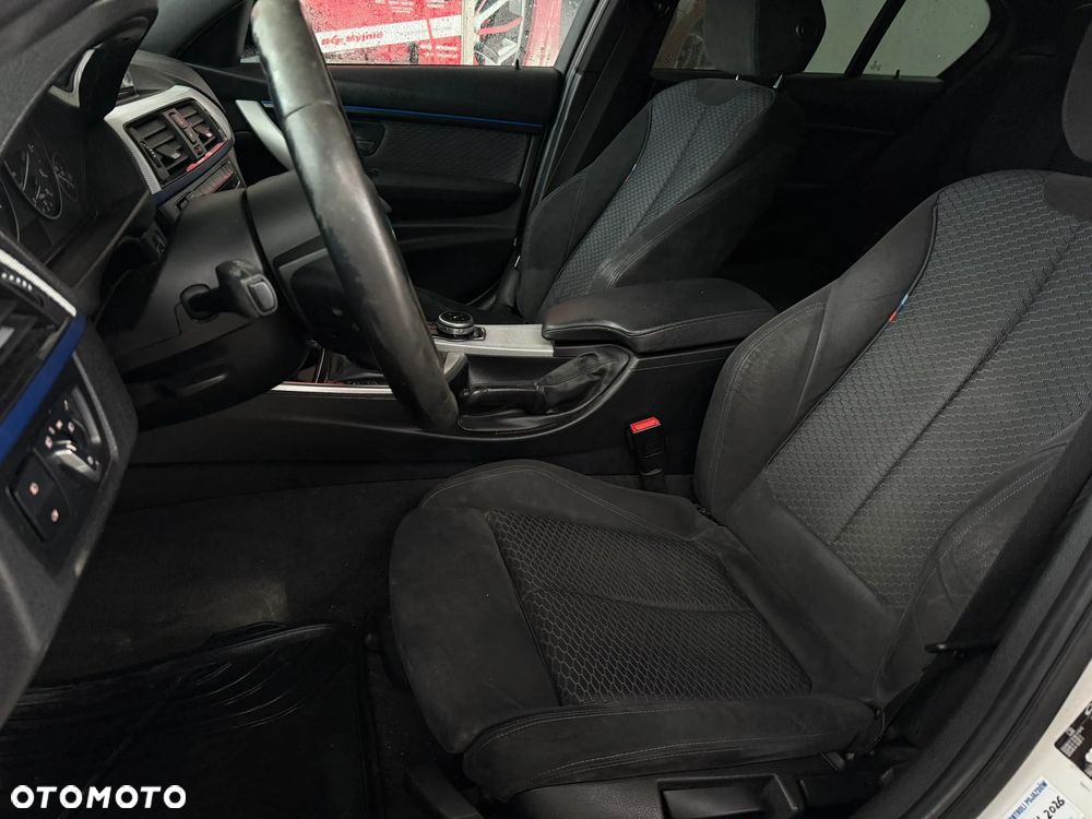 BMW Seria 3 318d M Sport EU6 - 18