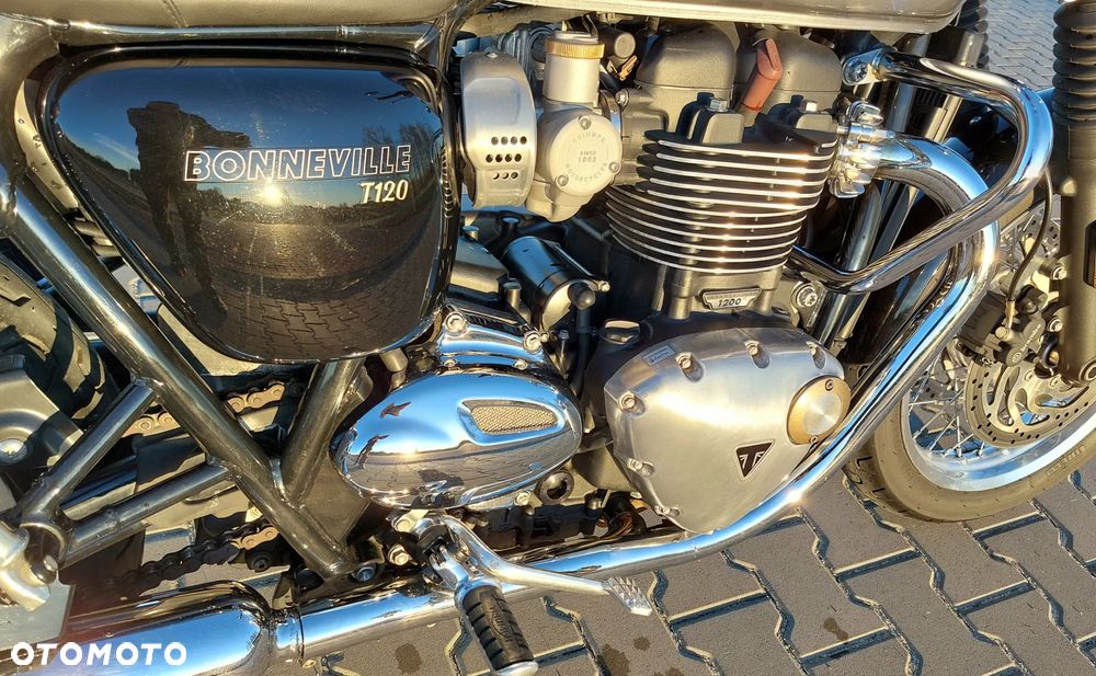 Triumph Bonneville - 14
