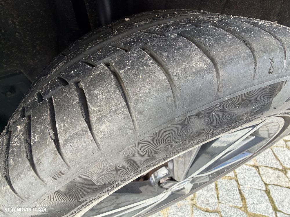 Toyota Auris 1.8 HSD Comfort +P.Techno+P.Sport - 4