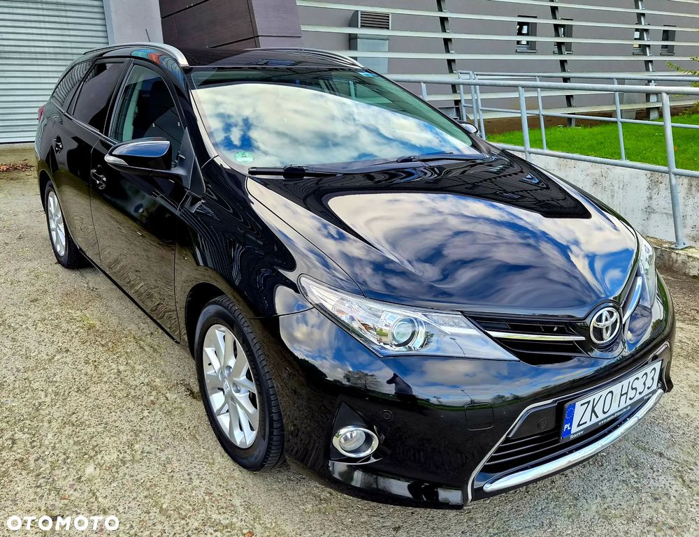 Toyota Auris 1.6 Premium - 1