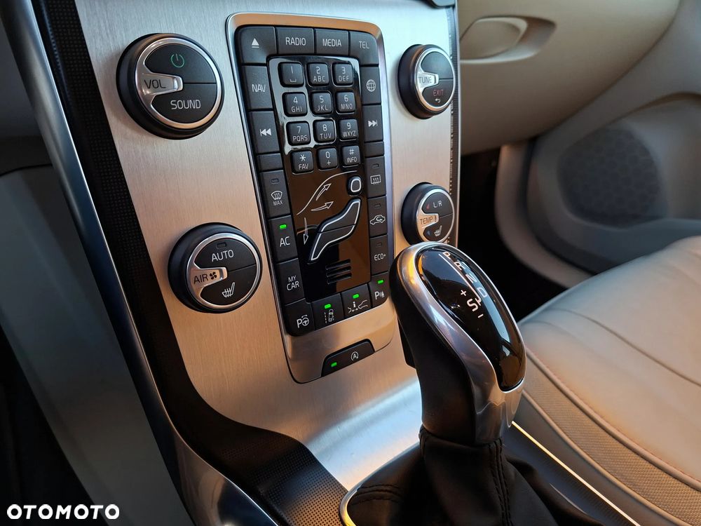 Volvo V40 Cross Country D3 Geartronic Ocean Race - 32