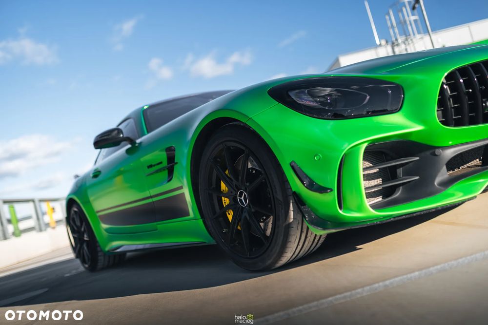 Mercedes-Benz AMG GT R - 8