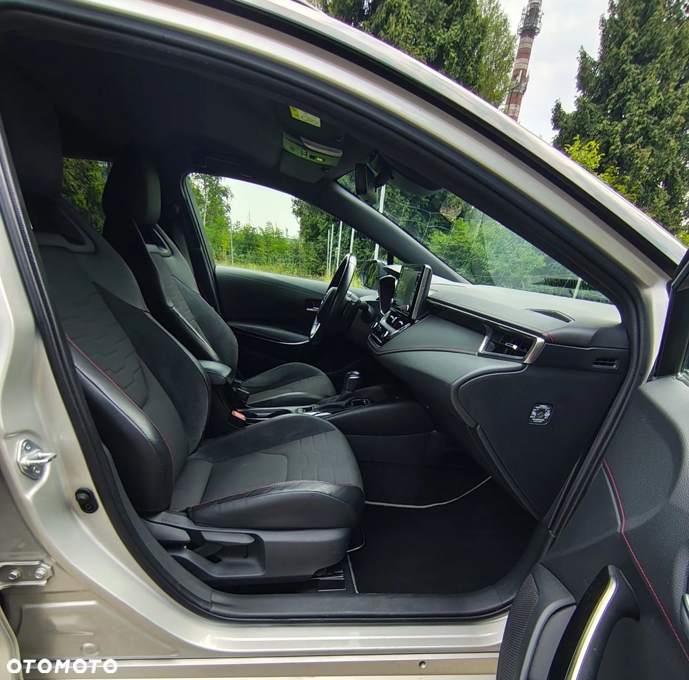 Toyota Corolla 2.0 Hybrid Executive - 24