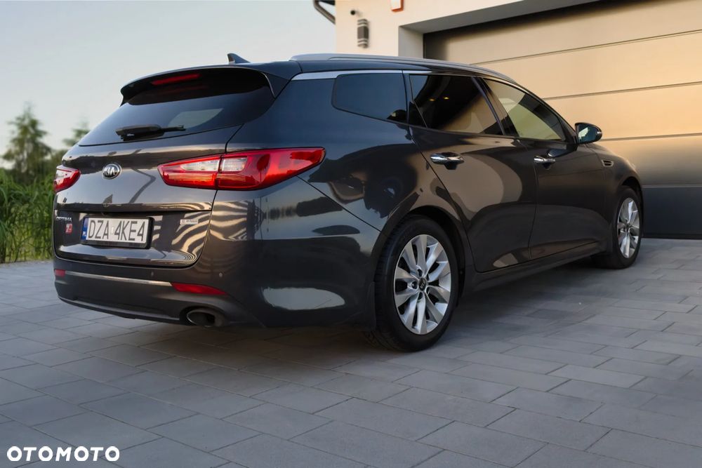 Kia Optima 2.0 L - 5