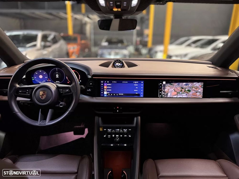 Porsche Macan Electric 4 - 11