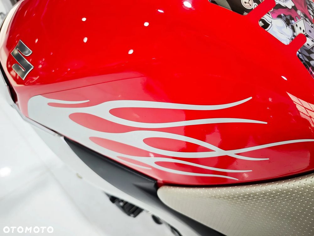 Suzuki GSR - 7