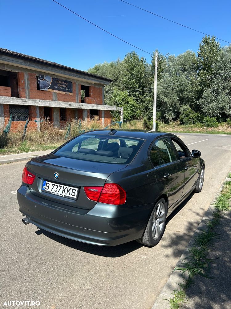 BMW Seria 3 320i - 4