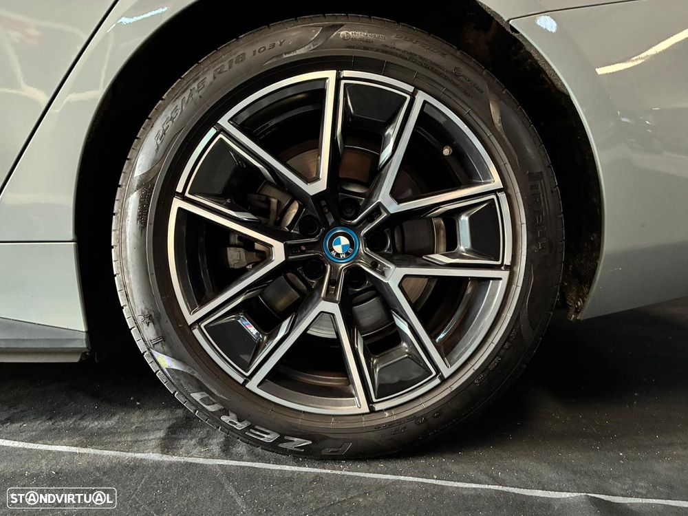 BMW i4 eDrive40 Pack Desportivo M - 32