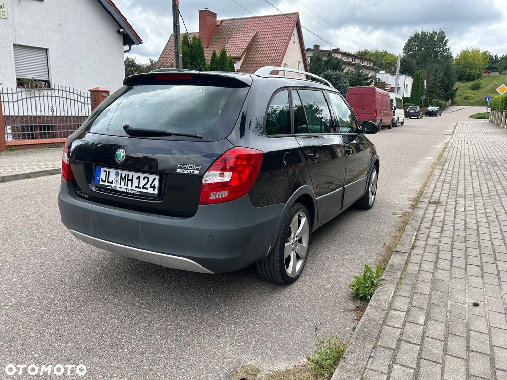 Skoda Fabia 1.6 16V Scout - 3