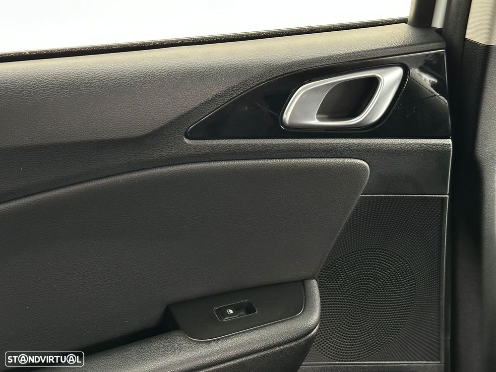 Kia XCeed 1.6 GDi PHEV Tech - 12