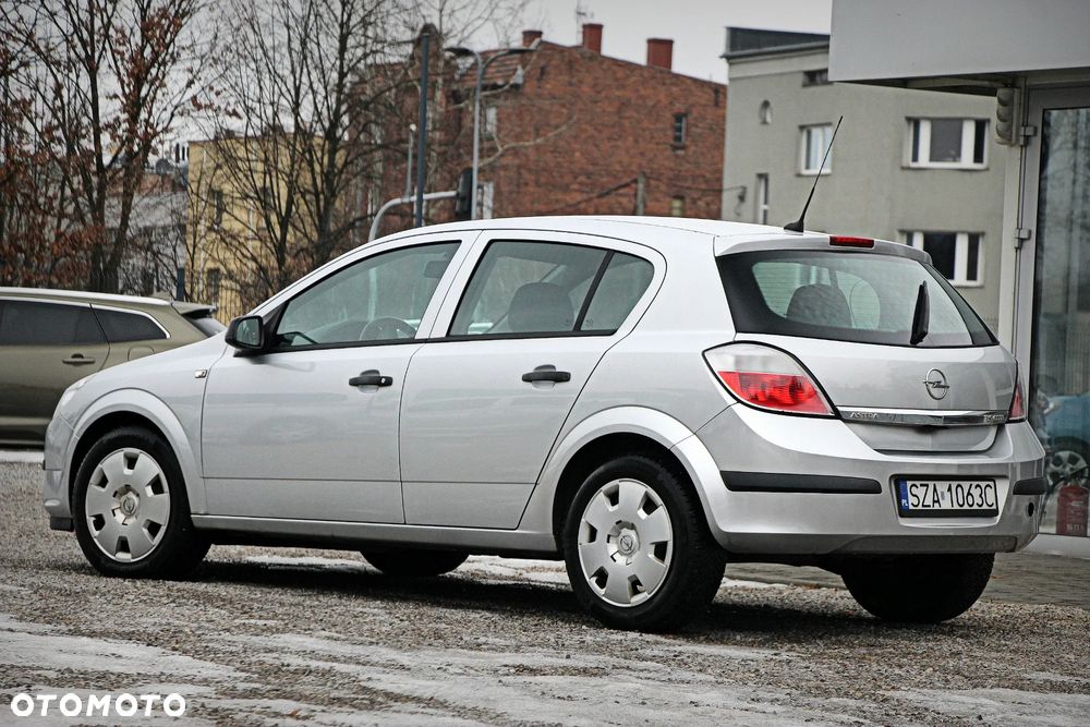 Opel Astra 1.9 CDTI - 8