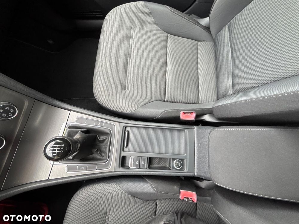 Volkswagen Golf - 31
