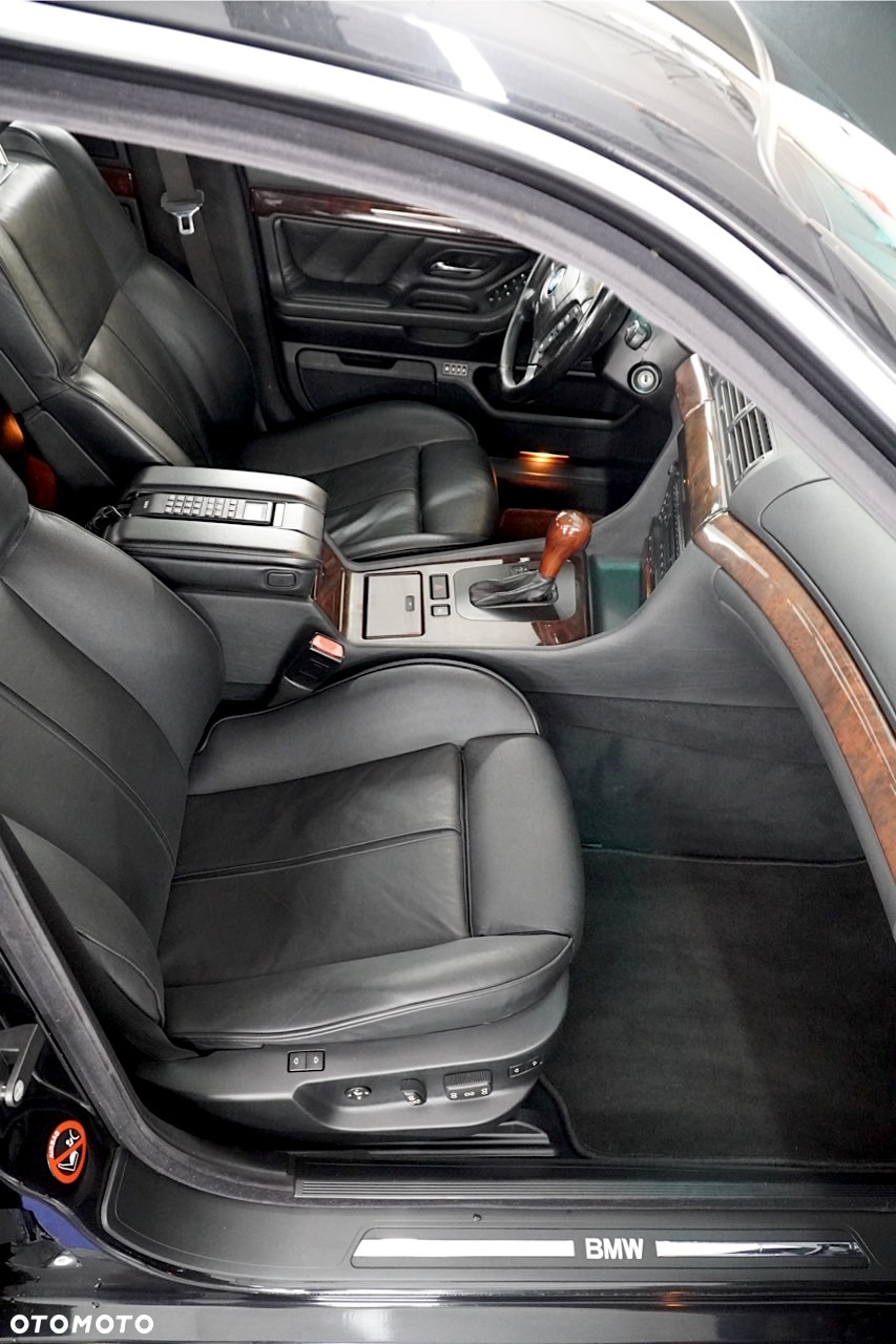 BMW Seria 7 740i - 23