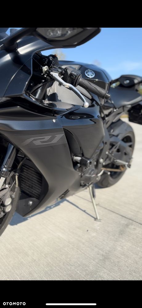 Yamaha R1 - 6