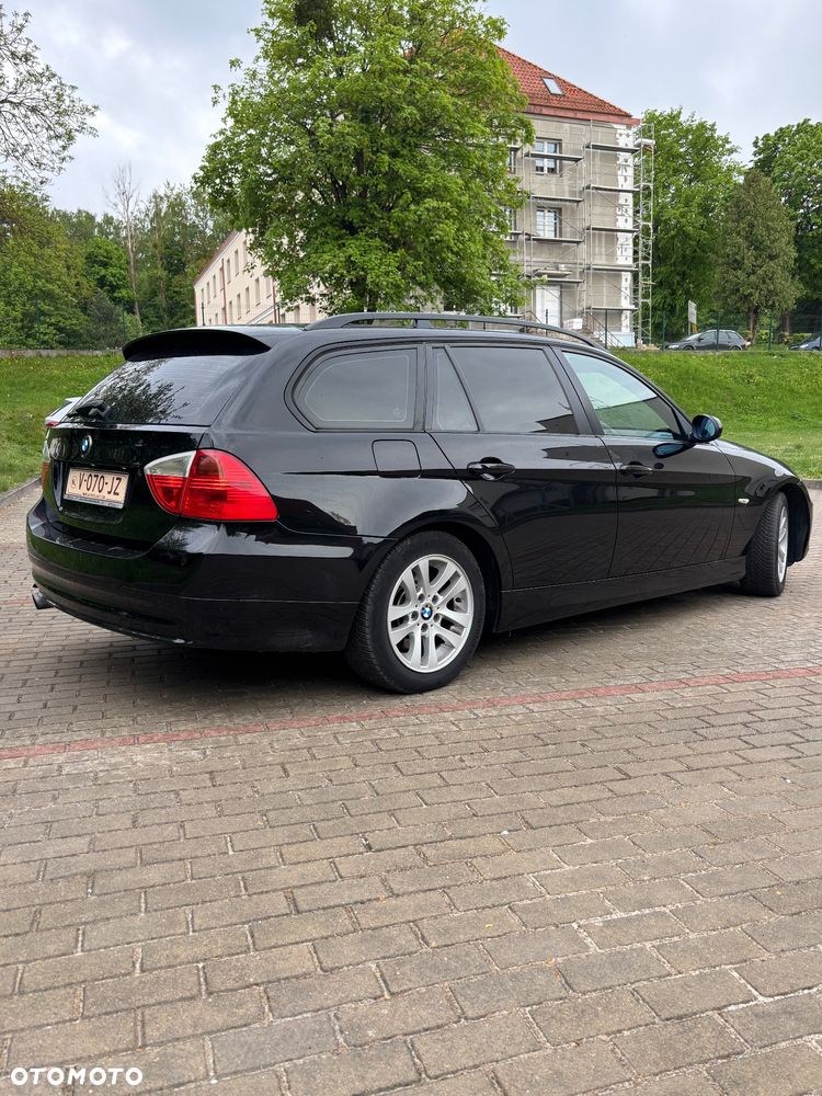 BMW Seria 3 318i - 4