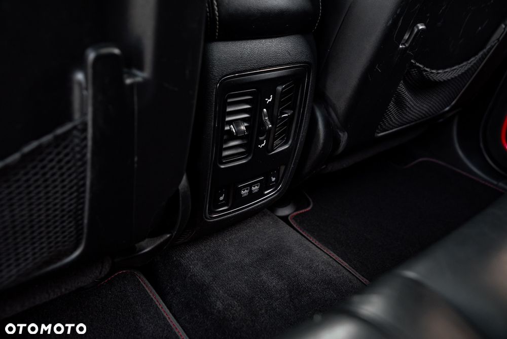 Jeep Grand Cherokee SRT8 - 19