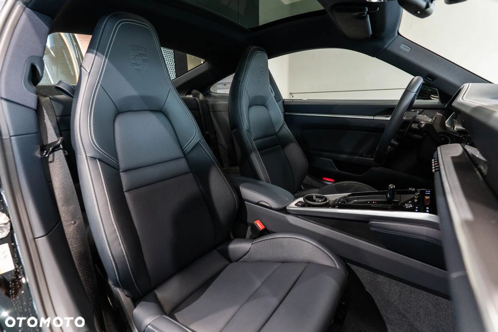 Porsche 911 Carrera 4S - 13