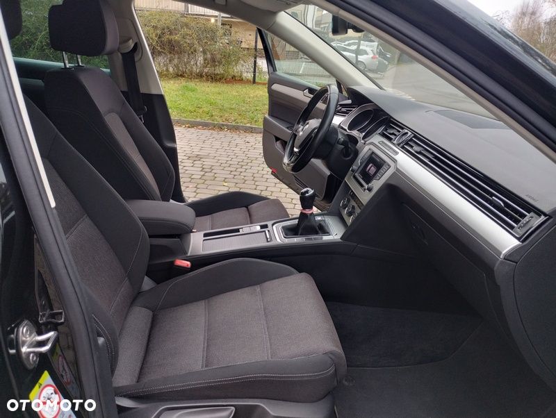 Volkswagen Passat - 12
