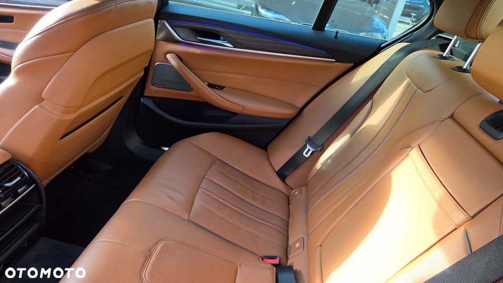 BMW Seria 5 M550i xDrive - 21