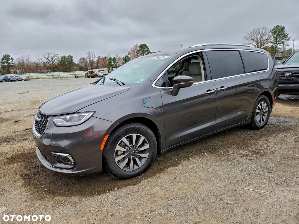 Chrysler Pacifica - 2