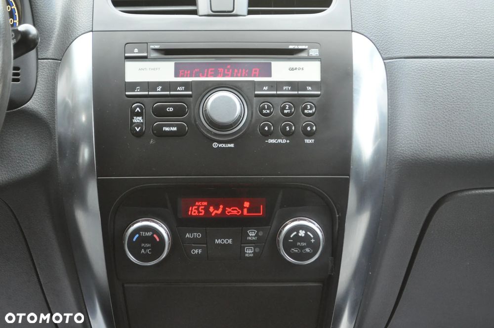Suzuki SX4 1.6 Comfort Plus - 24