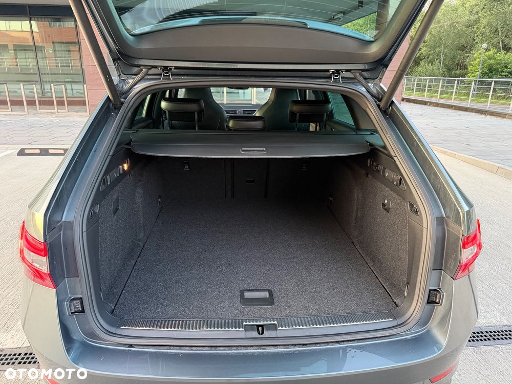 Skoda Superb 2.0 TDI Sportline DSG - 18