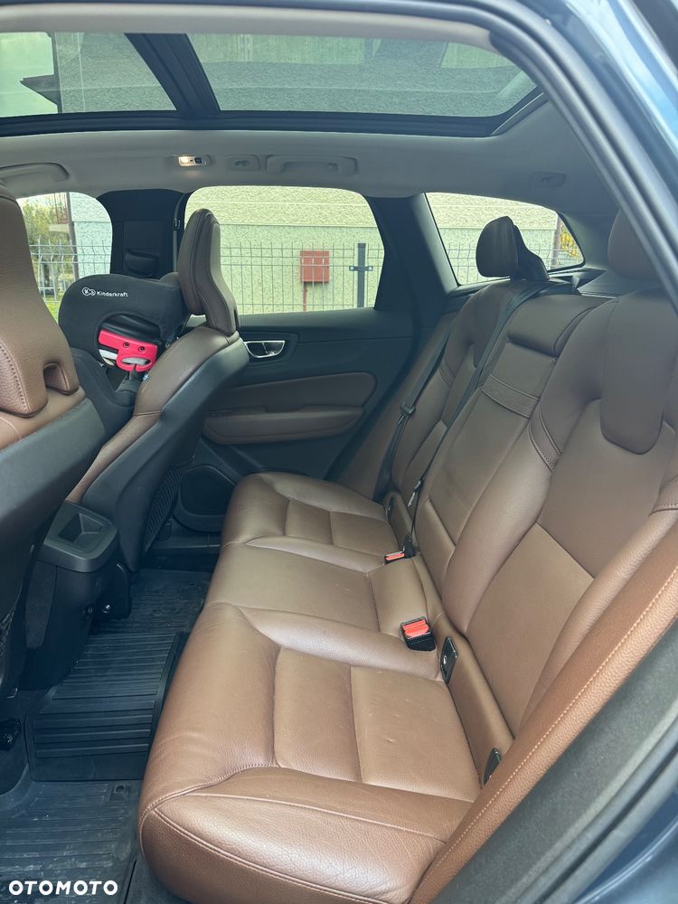 Volvo XC 60 T5 Momentum Pro - 16