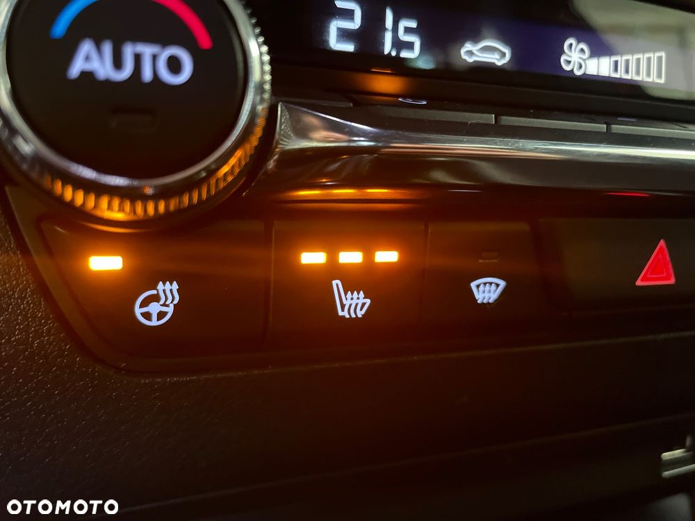 Mazda 3 e-SKYACTIV-G 122 M HYBRID DRIVE EXCLUSIVE-LINE - 24