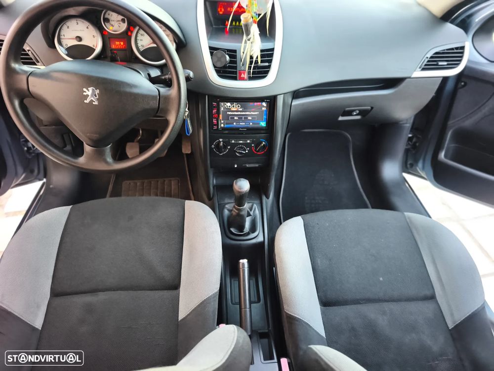 Peugeot 207 1.4 HDi Premium - 6