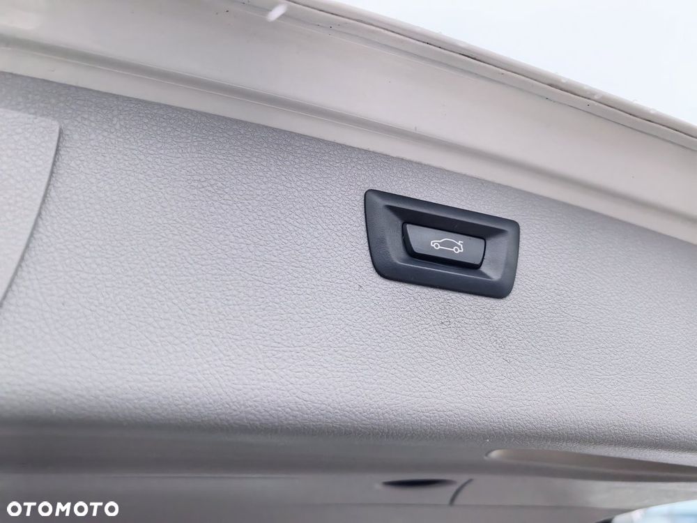 BMW Seria 3 318d DPF - 26