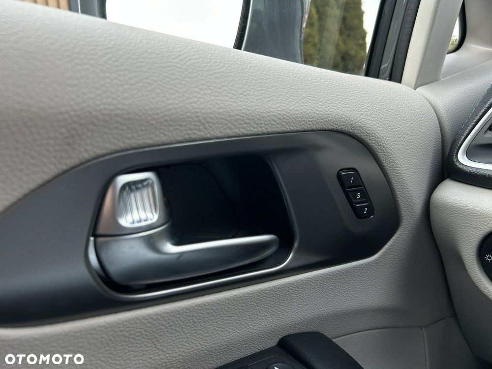 Chrysler Pacifica - 33