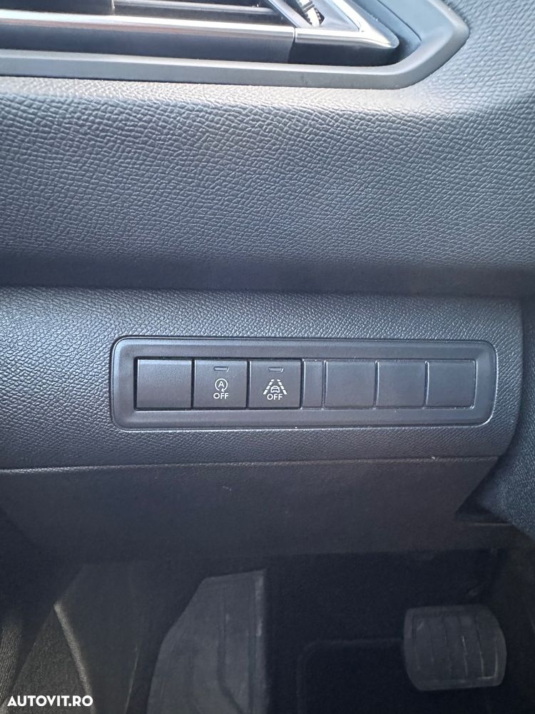 Peugeot 308 PureTech 130 GPF EAT8 Stop & Start Allure Business-Paket - 36
