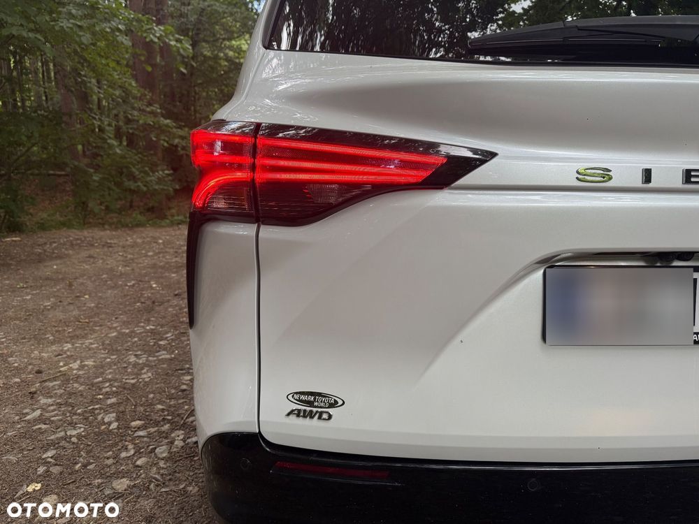 Toyota Sienna - 17