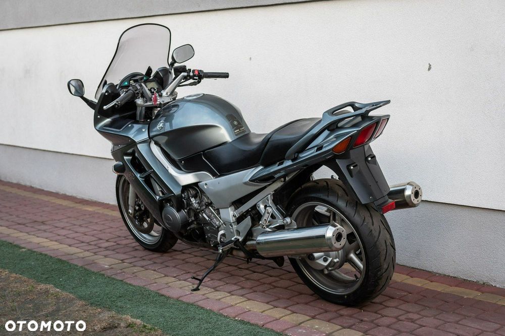 Yamaha FJR - 6