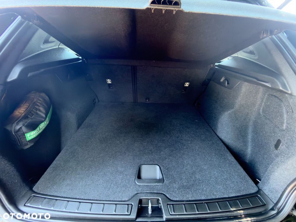 Volvo XC 40 T3 Momentum Pro - 27