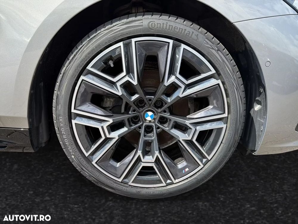 BMW Seria 5 520d xDrive AT MHEV - 14
