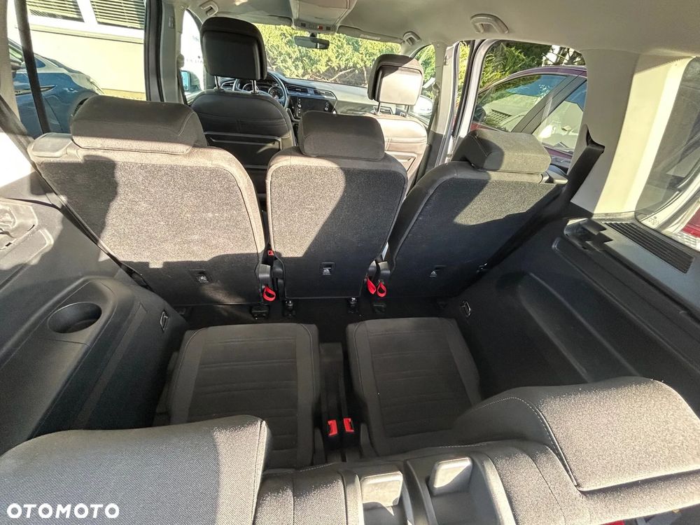 Volkswagen Touran - 16