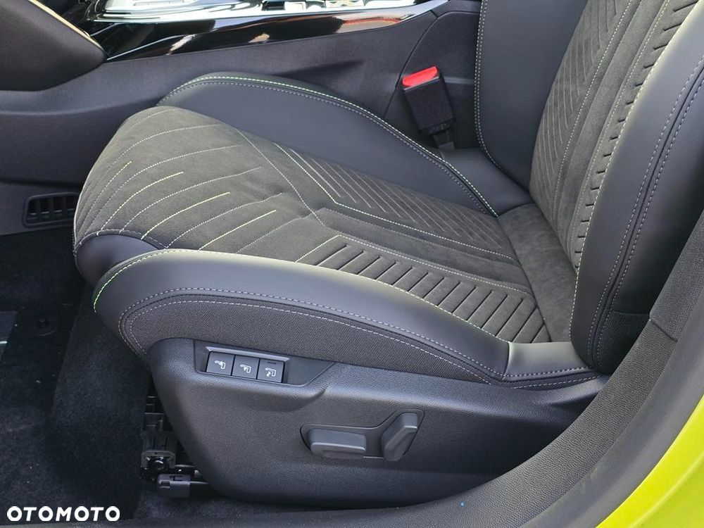 Peugeot 208 1.2 mHEV GT - 10