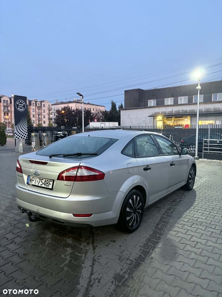 Ford Mondeo 2.0 TDCi Ambiente - 9