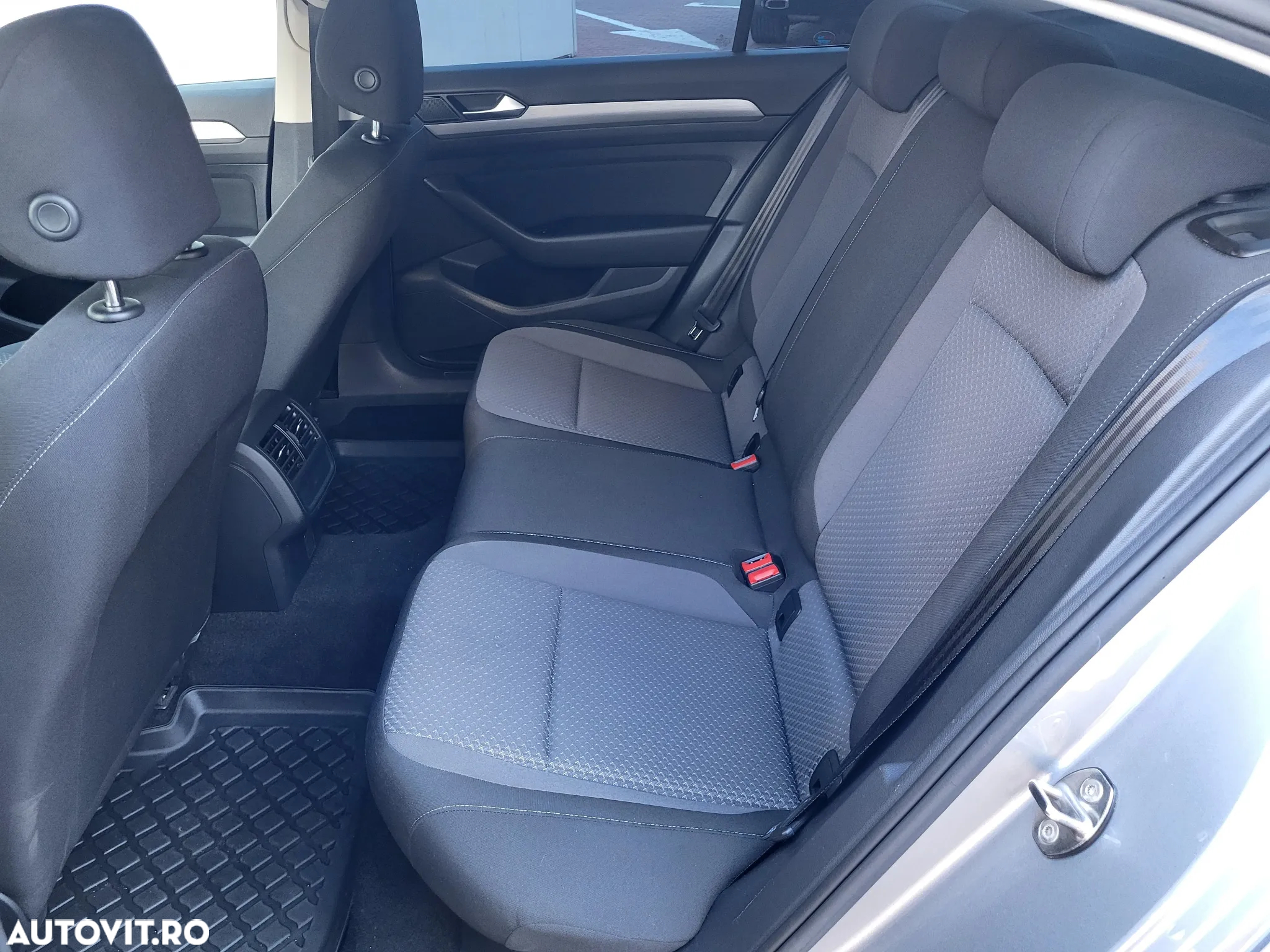 Volkswagen Passat 2.0 TDI Advance - 13