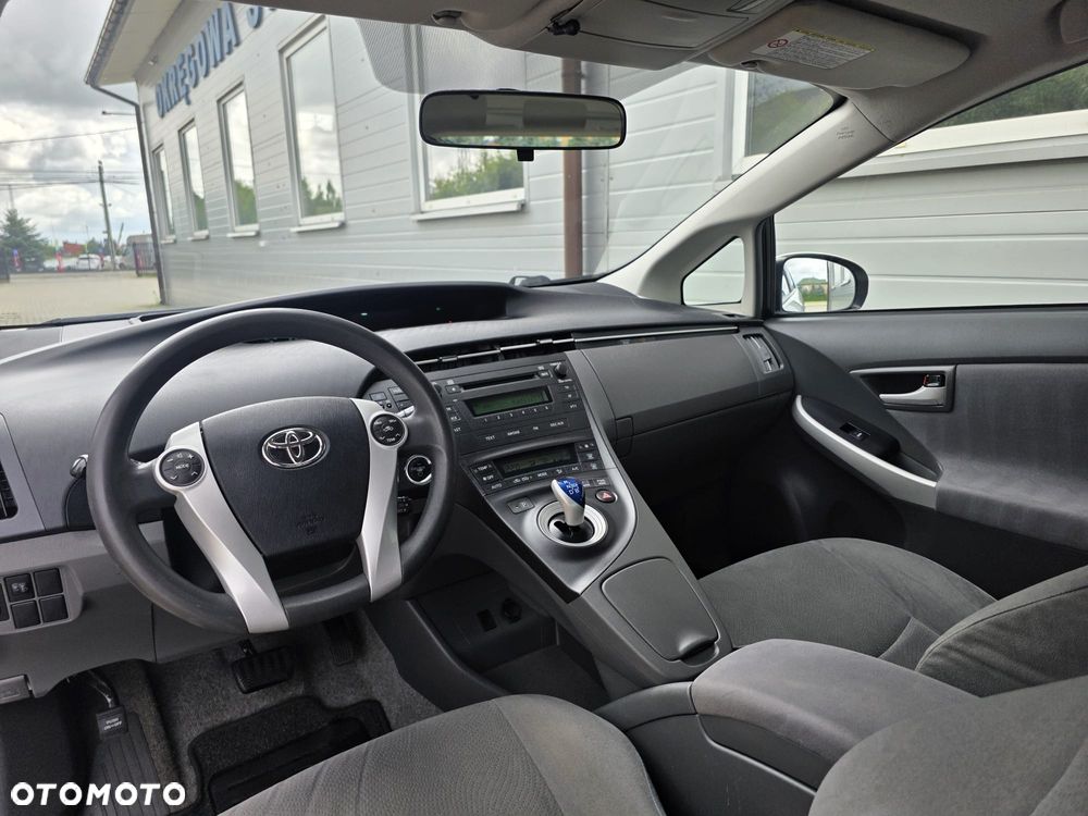 Toyota Prius (Hybrid) - 20