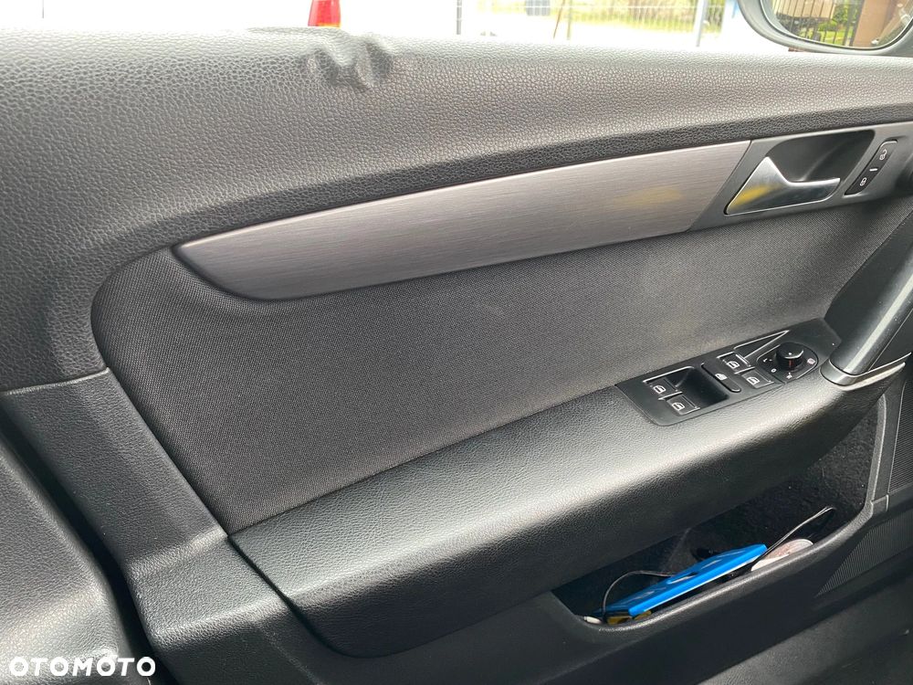 Volkswagen Passat - 4