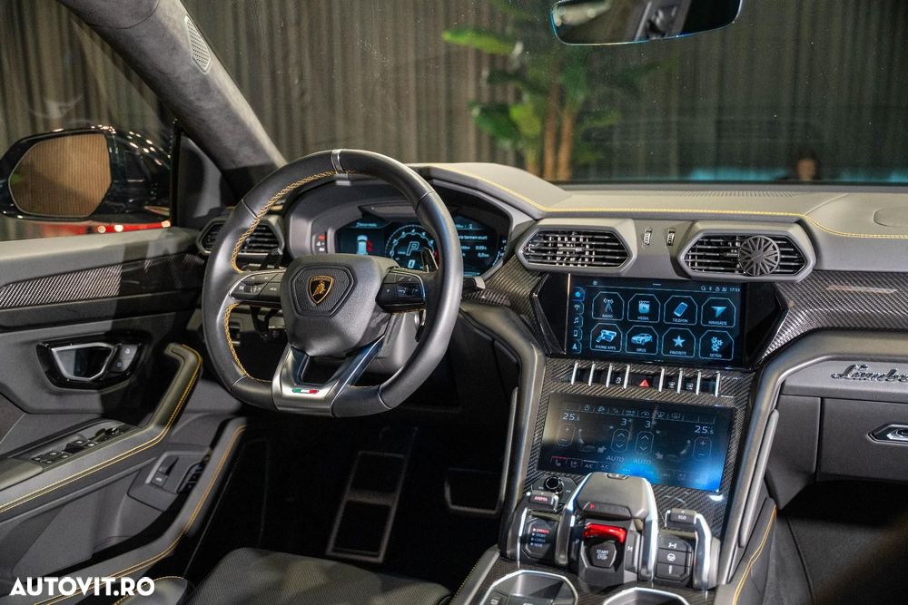 Lamborghini URUS - 30