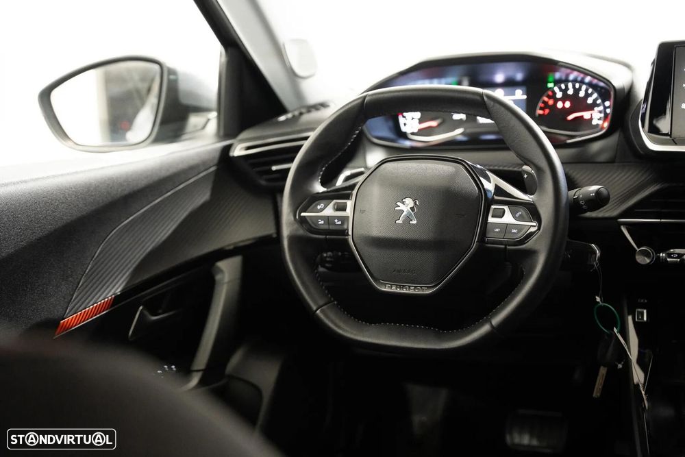 Peugeot 2008 1.2 PureTech Active EAT8 - 11