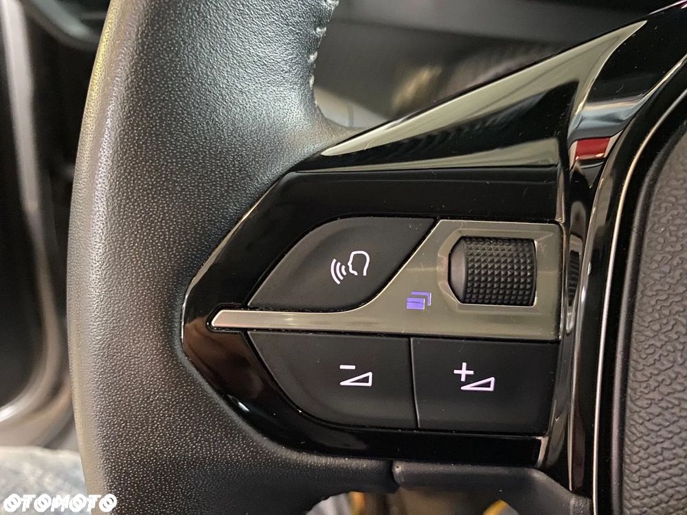 Peugeot 2008 1.2 PureTech Allure S&S - 9