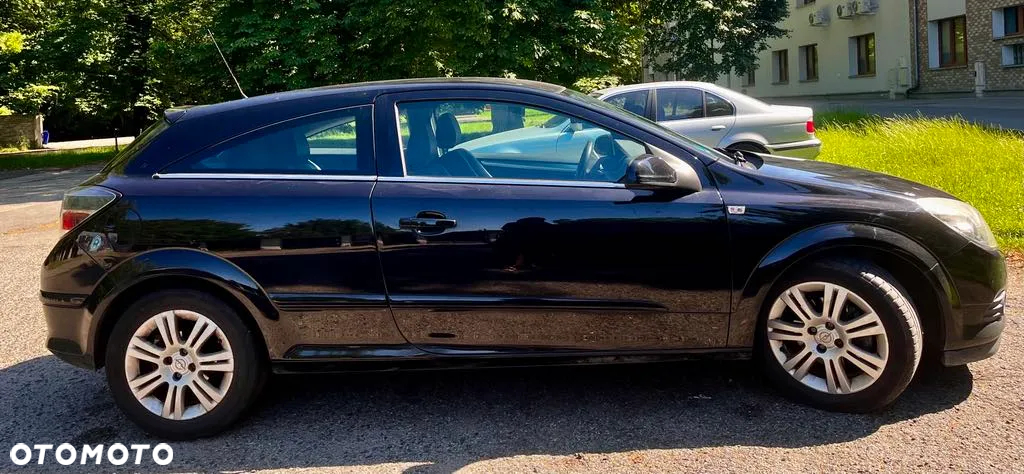 Opel Astra III GTC 1.4 Cosmo - 23