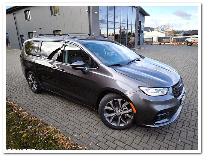 Chrysler Pacifica - 2